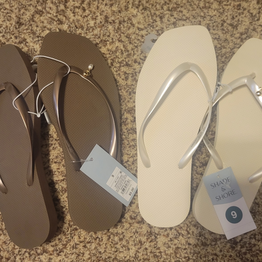 Shade & Shore Flip Flops - Brown and White